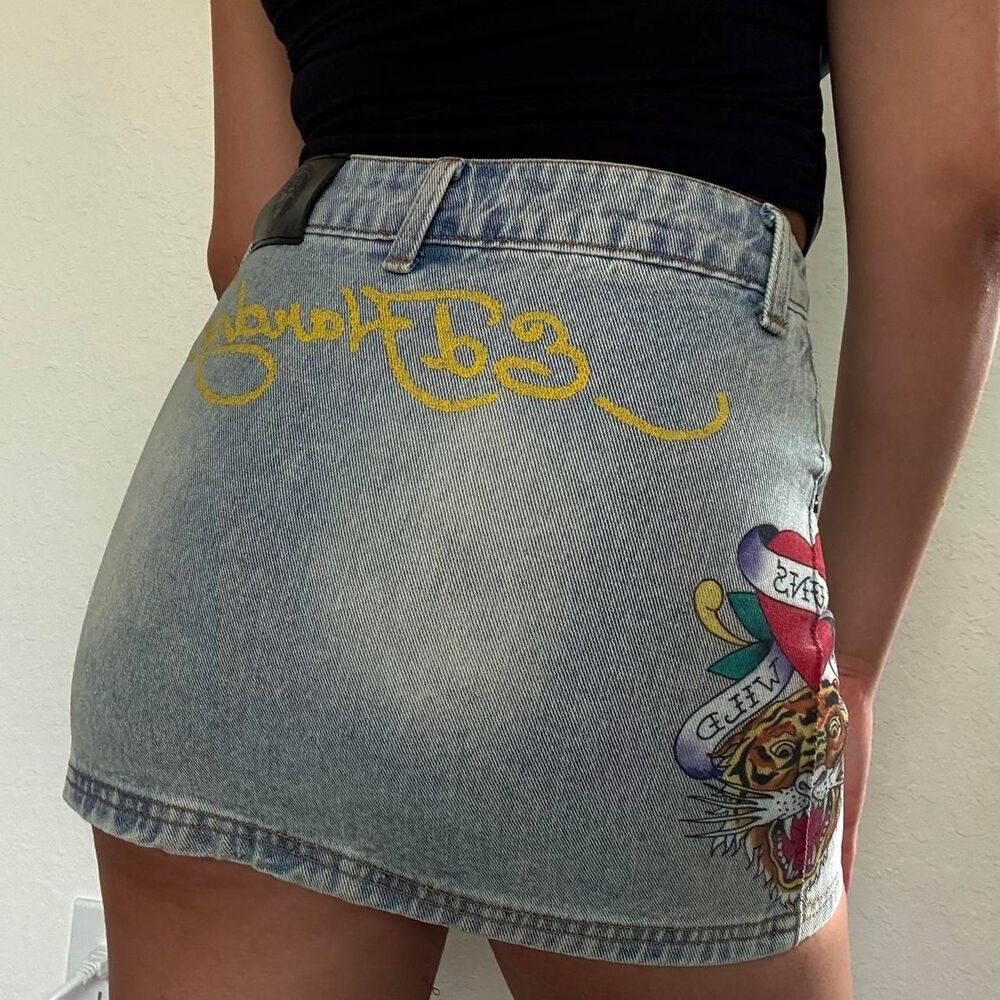 Rare Ed Hardy “Love Runs Wild” Y2K mini skirt